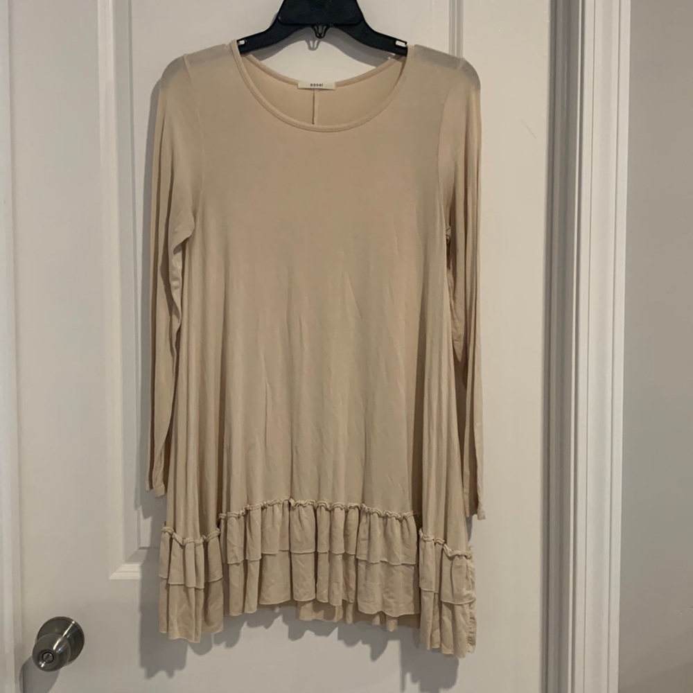 Easel tunic shirt. Perfect for expecting moms!